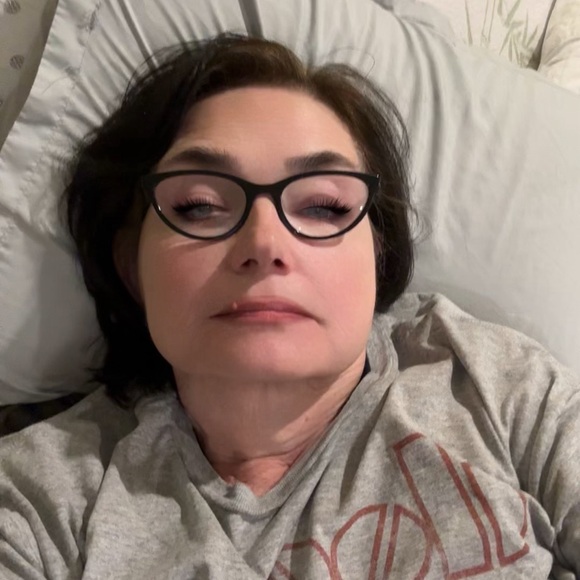 Meet your Posher, Joelle - Picture 1 of 2